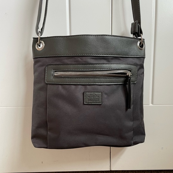 ROOTS crossbody - Picture 2 of 7